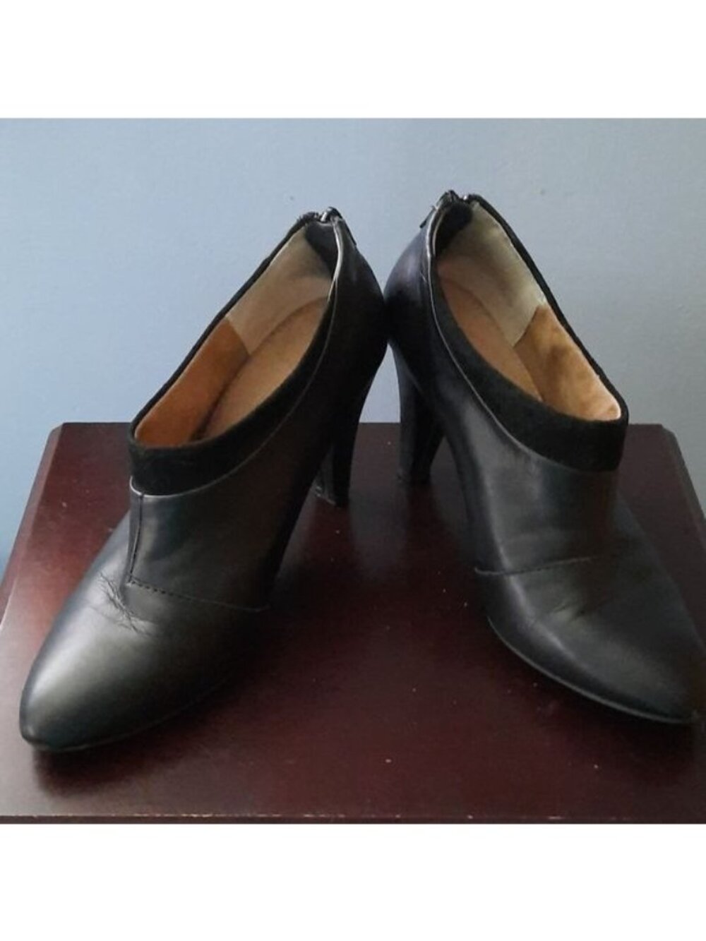 Seychelles Leather Low Cut High Heeled Booties Size 7